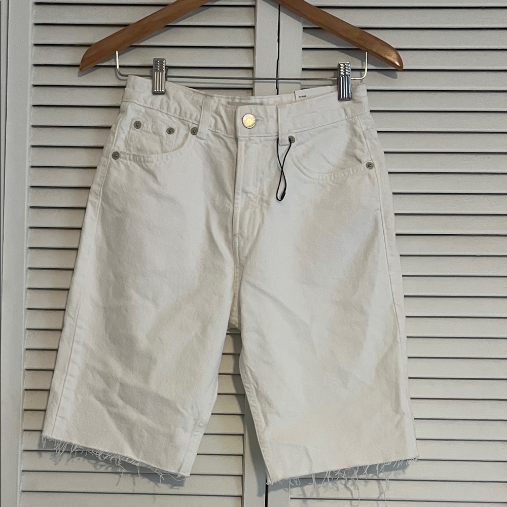NWT ZARA White Shorts. Sz 4